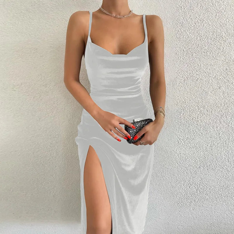 Vestido largo de terciopelo con cuello halter, sin mangas, con abertura, para fiesta elegante.
