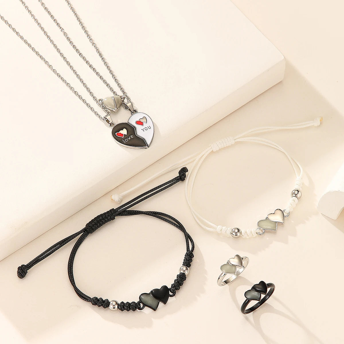6 Pieces Set, Glow in the Dark Heart Shape Bracelets, Necklaces and Rings for Couples, Fashion Jewelry.